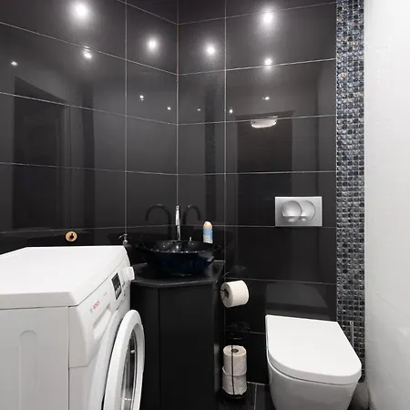 Park Szczytnicki 2-bedroom By Bookinghost