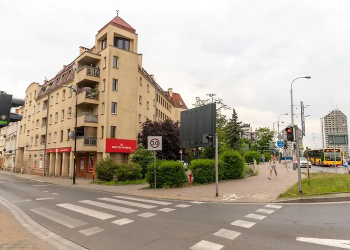 Park Szczytnicki 2-bedroom By Bookinghost